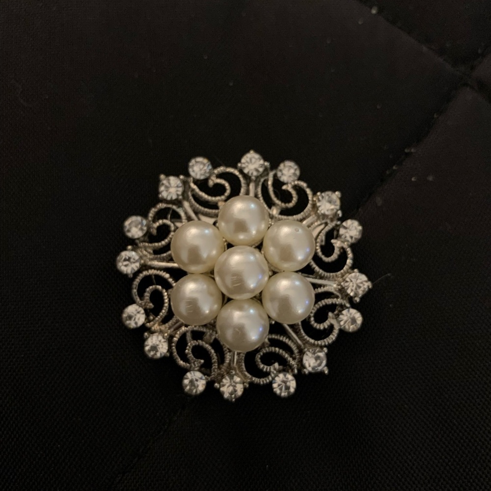 Sophisticated Silver tone and Pearl Brooch